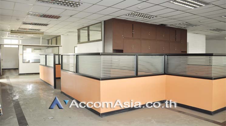  1  Office Space For Rent in Silom ,Bangkok MRT Lumphini at Sri Fueng Fung Building AA11161